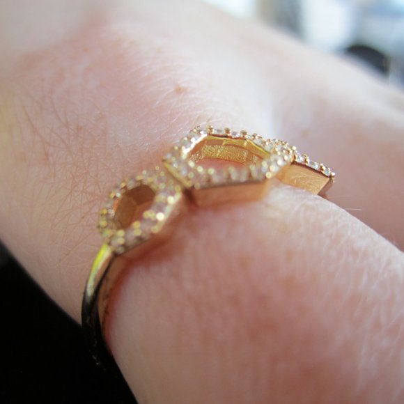 Beautiful Honey Bee collection ring - Picture 2 of 6